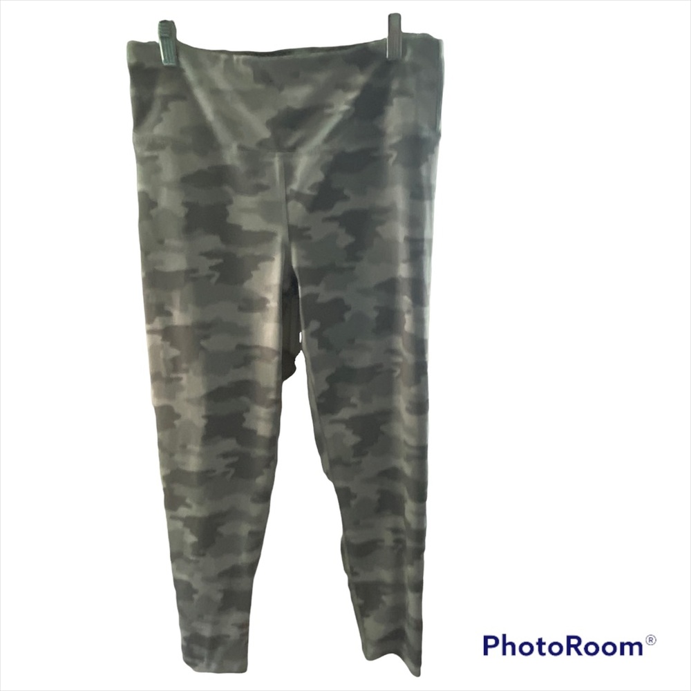 Light gray camouflage leggings